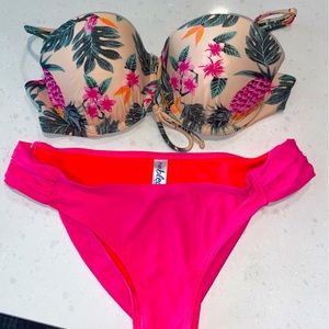 Bikini Set (Top L, Bottoms M)